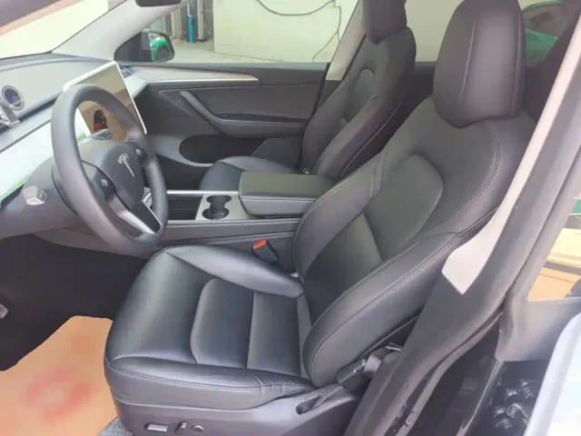 Tesla Model Y — Фото автомобиля 14