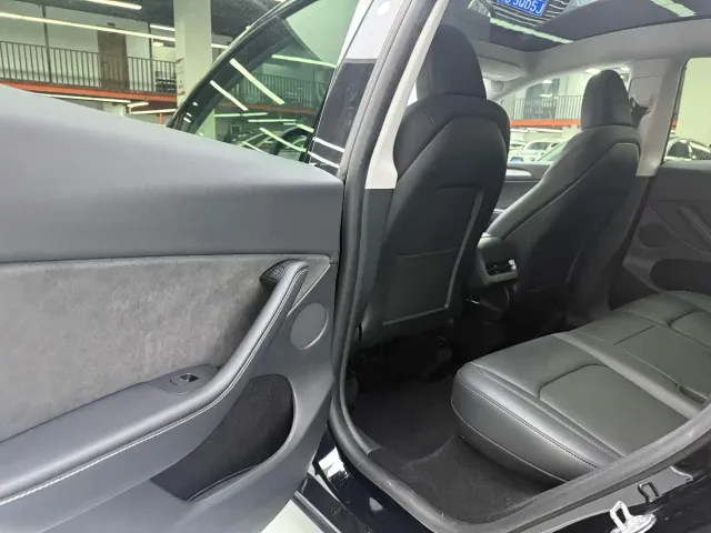 Tesla Model Y — Фото автомобиля 14