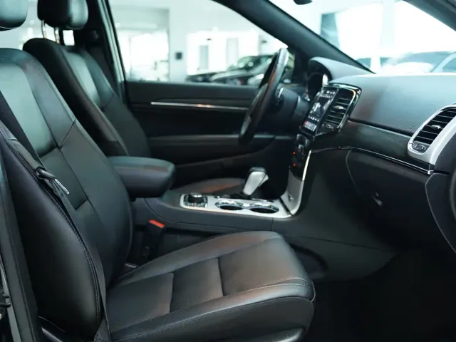 Jeep Grand Cherokee — Фото автомобиля 11