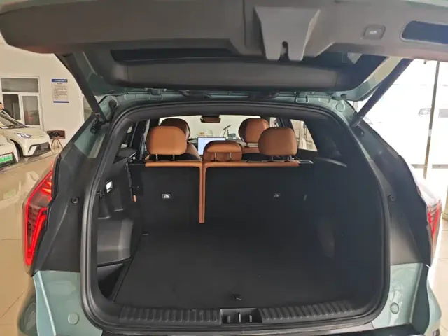 Geely Boyue L — Фото автомобиля 18