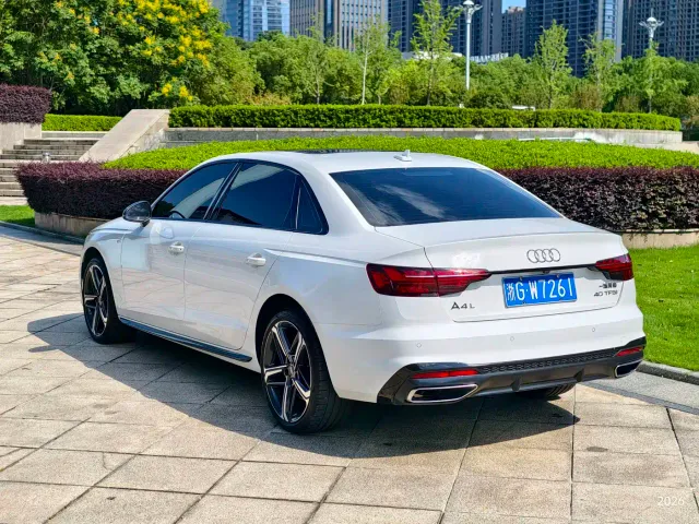 Audi A4L — Фото автомобиля 16