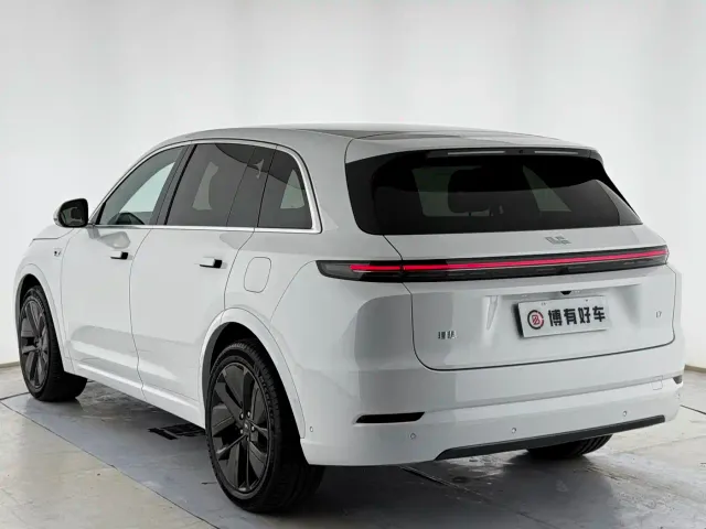 Li Auto L7 — Фото автомобиля 16