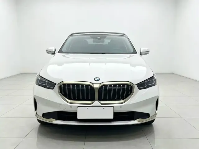 BMW 5 Series — Фото автомобиля 2