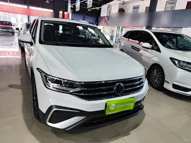 Volkswagen Tiguan L — Фото автомобиля 2