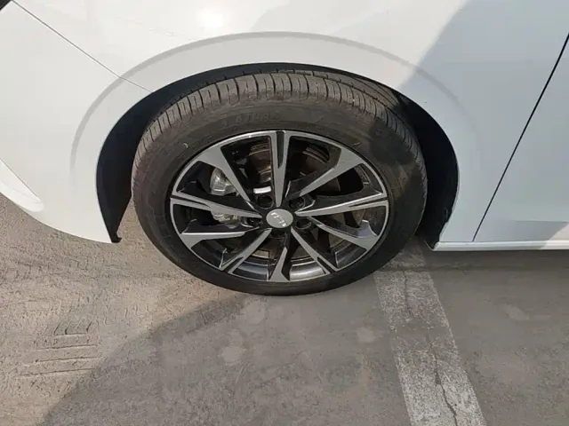 Geely Emgrand — Фото автомобиля 22