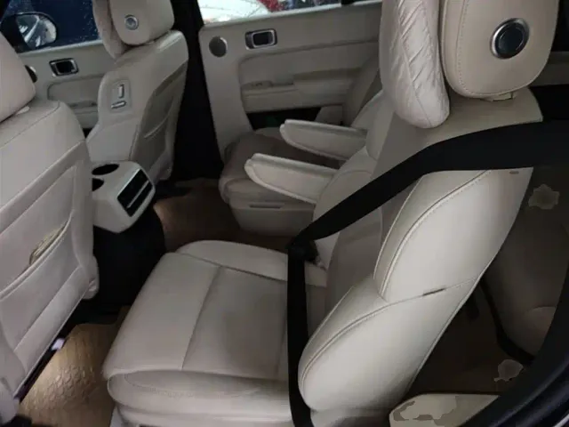 Li Auto L8 — Фото автомобиля 16