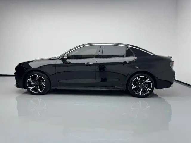 Lynk & Co 03 — Фото автомобиля 8