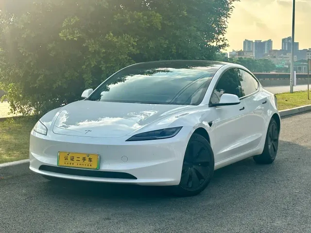 Фотография автомобиля — Tesla Model 3