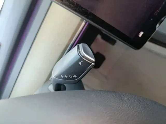 Tesla Model Y — Фото автомобиля 13