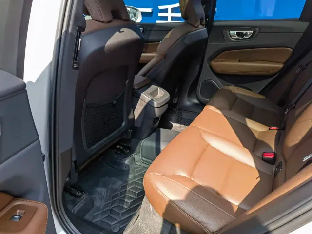 Volvo XC60 — Фото автомобиля 11