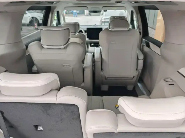 Volvo EM90 — Фото автомобиля 22