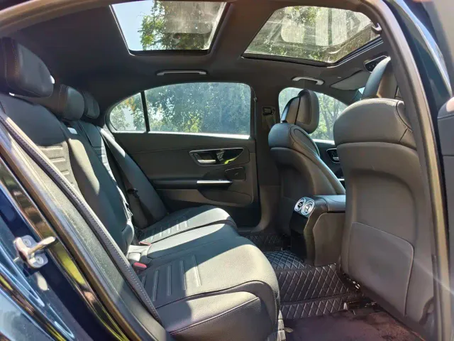 Mercedes-Benz C-Class — Фото автомобиля 12