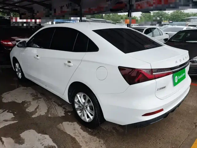 Roewe i5 — Фото автомобиля 4