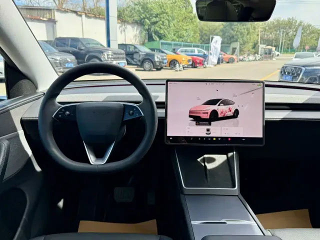 Tesla Model Y — Фото автомобиля 8