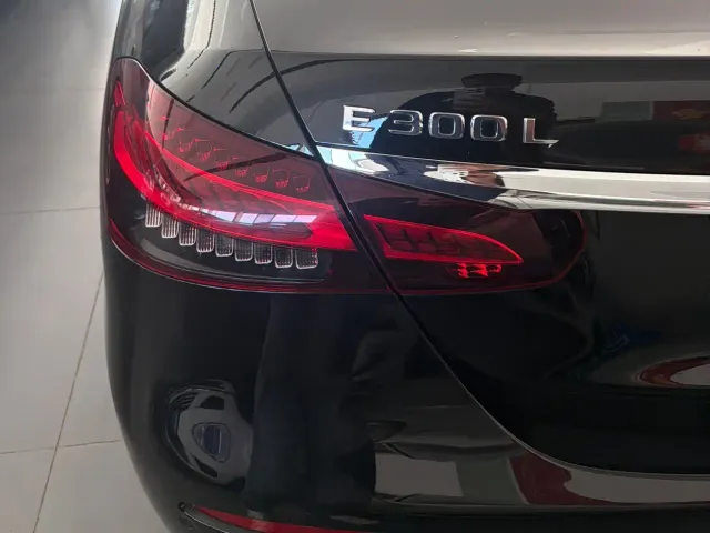 Mercedes-Benz E-Class — Фото автомобиля 11