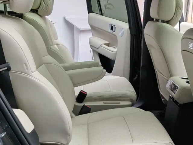 Li Auto L8 — Фото автомобиля 13