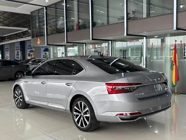 Skoda Superb — Фото автомобиля 11