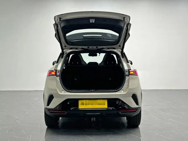 Lynk & Co 06 — Фото автомобиля 11