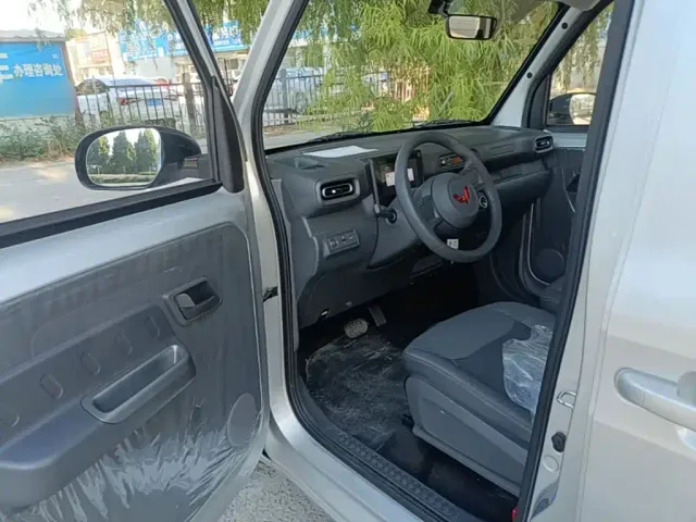Wuling Zhiguang NEV — Фото автомобиля 11