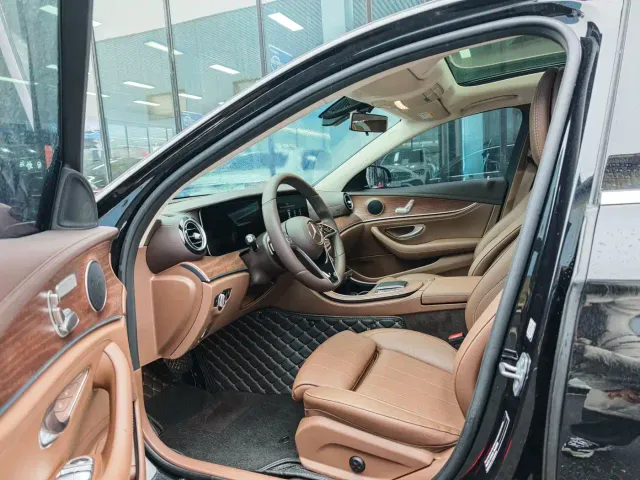 Mercedes-Benz E-Class — Фото автомобиля 4