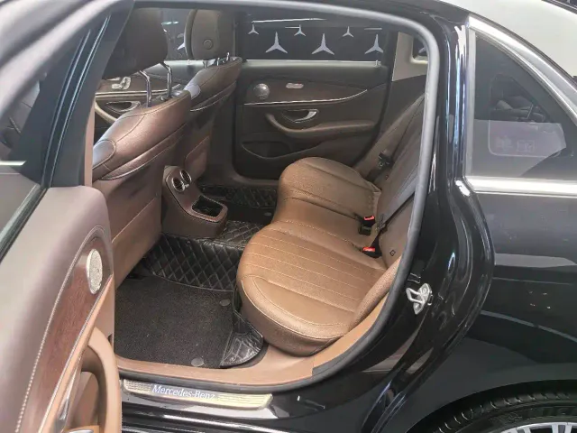 Mercedes-Benz E-Class — Фото автомобиля 8