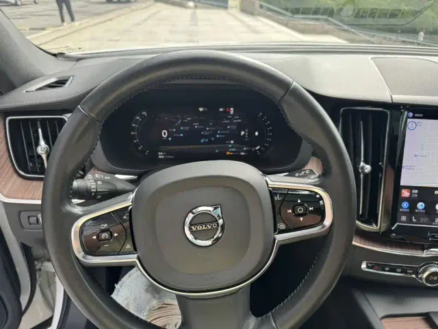 Volvo XC60 — Фото автомобиля 12