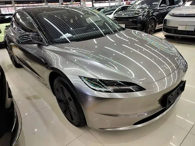 Tesla Model 3 — Фото автомобиля 3