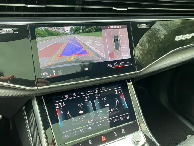 Audi SQ7 — Фото автомобиля 24
