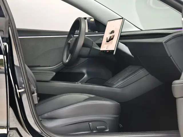 Tesla Model 3 — Фото автомобиля 7