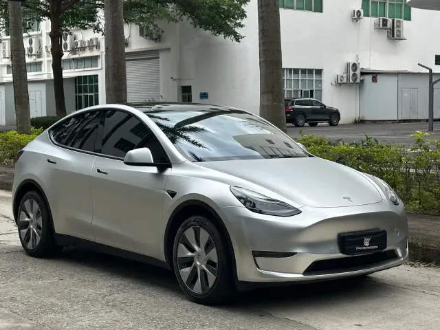 Tesla Model Y — Фото автомобиля 3