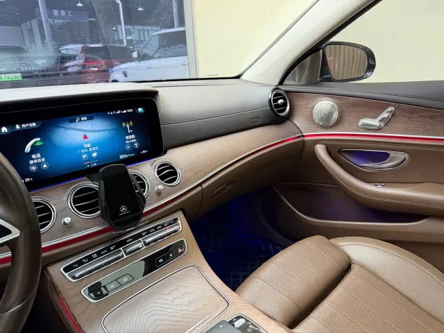 Mercedes-Benz E-Class — Фото автомобиля 12