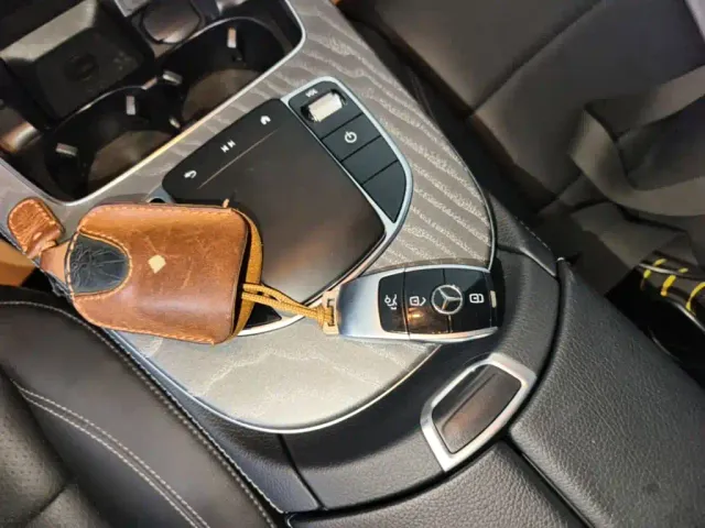 Mercedes-Benz E-Class — Фото автомобиля 8