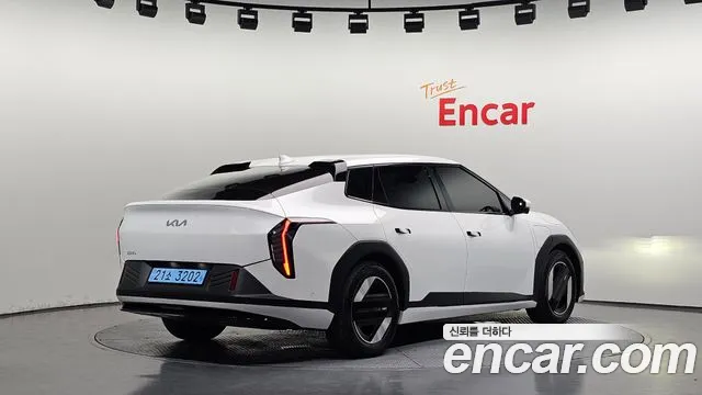 Kia EV4 — Фото автомобиля 2
