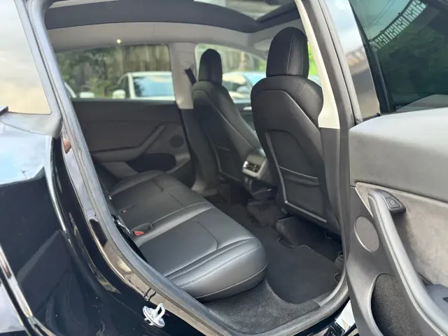 Tesla Model Y — Фото автомобиля 10
