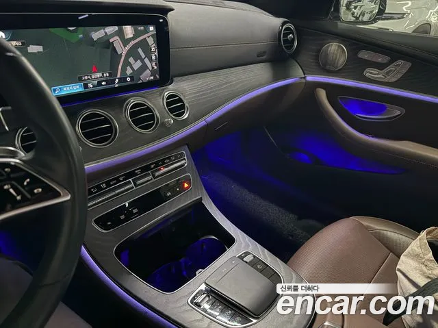 Mercedes-Benz E-Class — Фото автомобиля 11