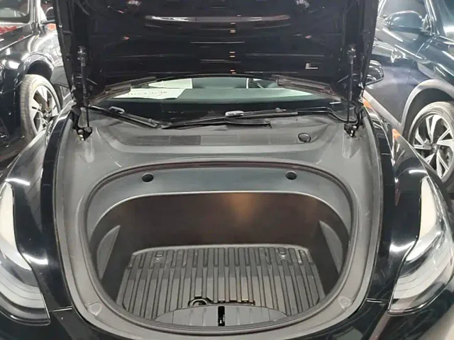 Tesla Model 3 — Фото автомобиля 15