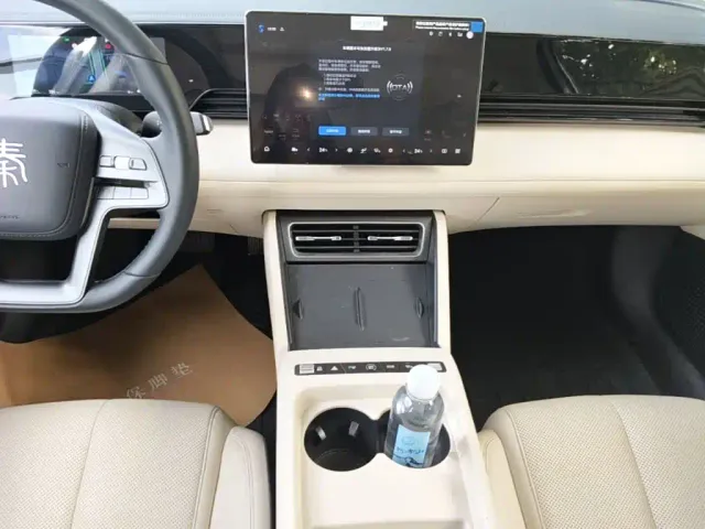 BYD Qin L — Фото автомобиля 12