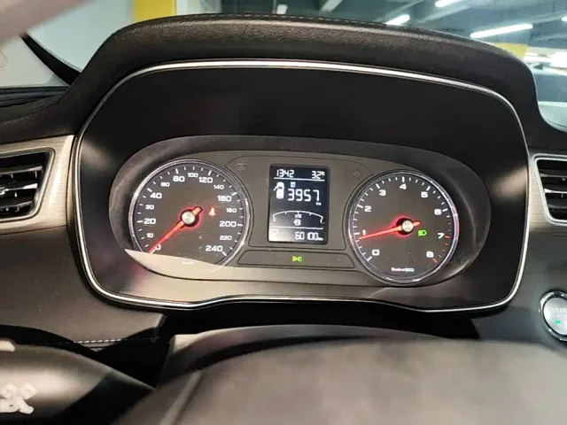 Roewe RX5 — Фото автомобиля 11