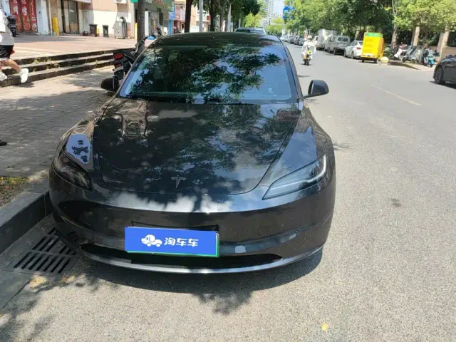 Tesla Model 3 — Фото автомобиля 2