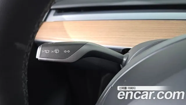 Tesla Model Y — Фото автомобиля 23