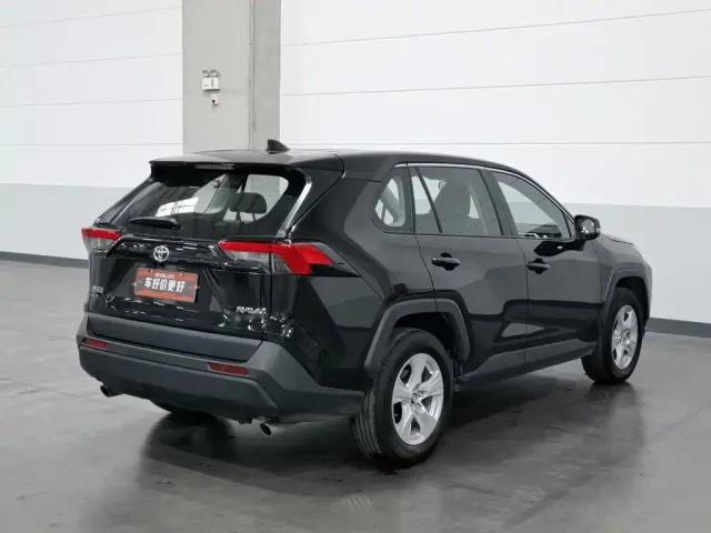 Toyota RAV4 — Фото автомобиля 2