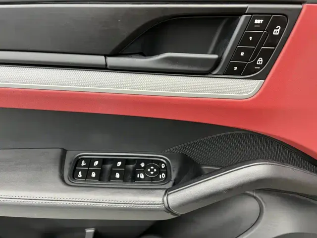 Porsche Cayenne — Фото автомобиля 19