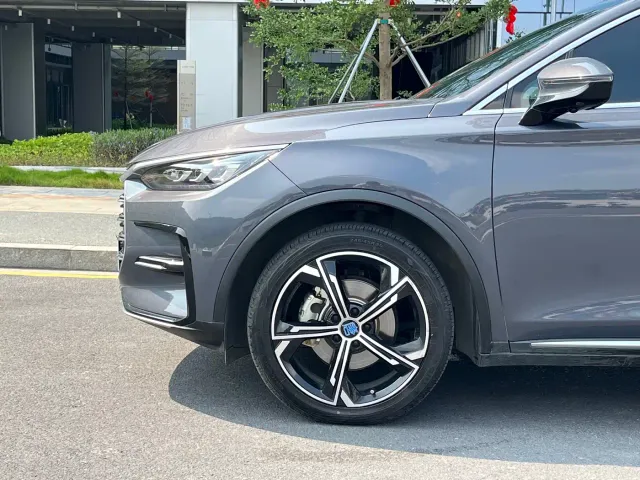 BYD Tang — Фото автомобиля 9
