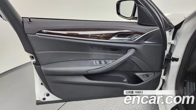 BMW 5 Series G30 — Фото автомобиля 13