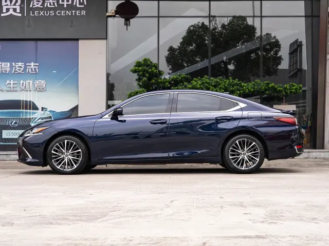 Lexus ES — Фото автомобиля 4