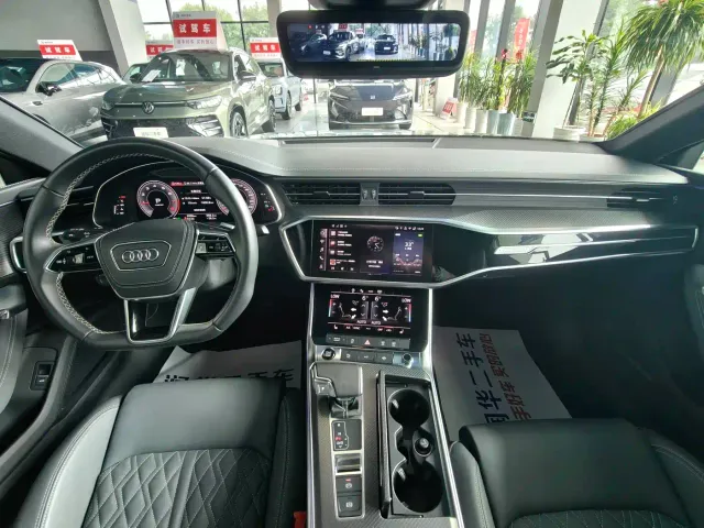 Audi A7L — Фото автомобиля 10
