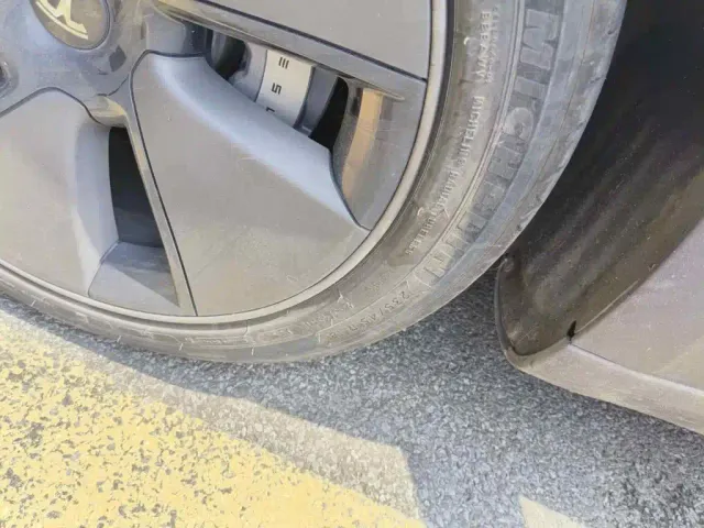 Tesla Model 3 — Фото автомобиля 7