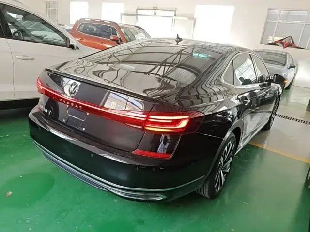 Volkswagen Passat — Фото автомобиля 6