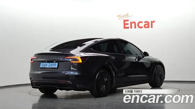 Tesla Model 3 — Фото автомобиля 2