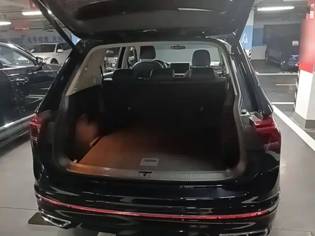 Volkswagen Tiguan L — Фото автомобиля 18